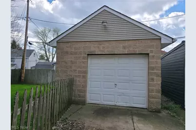 1425 Crescent Road SW, Canton, OH 44710 - Photo 2