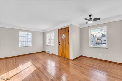 12521 Park Knoll Drive, Garfield Heights, OH 44125 - Photo 6