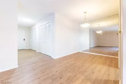 2112 Acacia Park Drive #209, Lyndhurst, OH 44124 - Photo 2