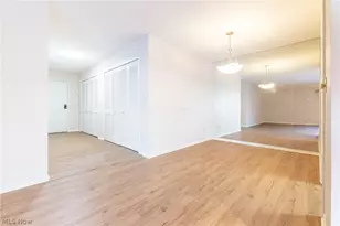 2112 Acacia Park Dr, Lyndhurst, OH 44124 - Photo 2