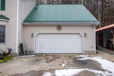 828 Green Drive, Coshocton, OH 43812 - Photo 8