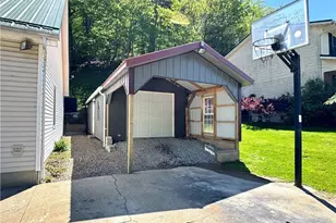 828 Green Dr, Coshocton, OH 43812 - Photo 2