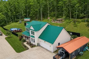 828 Green Dr, Coshocton, OH 43812 - Photo 4