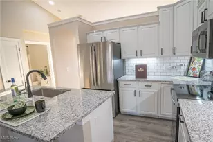 4662 Helmsworth Dr NE, Canton, OH 44714 - Photo 2