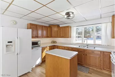 9800 Gleeson Drive, Valleyview, OH 44125 - Photo 4