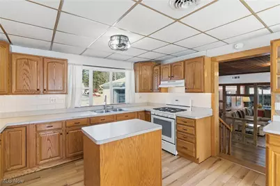 9800 Gleeson Drive, Valleyview, OH 44125 - Photo 6