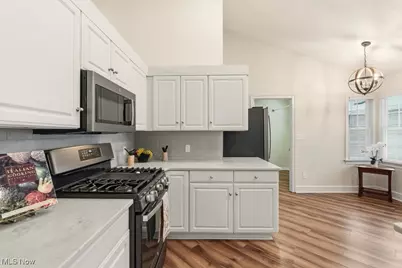 1340 Village Drive, Akron, OH 44313 - Photo 16