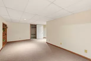 1340 Village Dr, Akron, OH 44313 - Photo 32