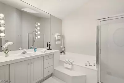 1340 Village Drive, Akron, OH 44313 - Photo 24