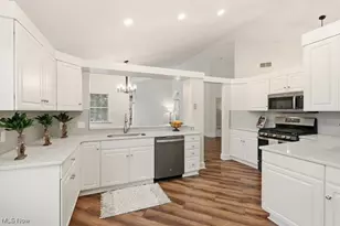 1340 Village Dr, Akron, OH 44313 - Photo 20