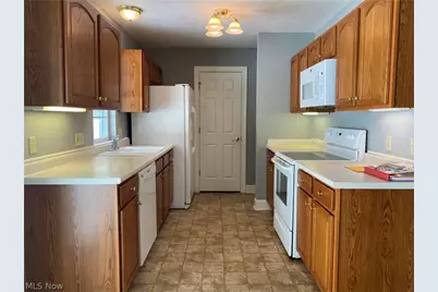 313 Abby Lane, Hartville, OH 44632 - Photo 4