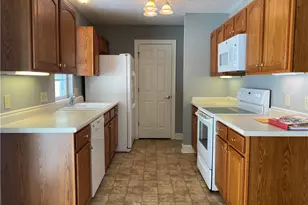 313 Abby Ln, Hartville, OH 44632 - Photo 4