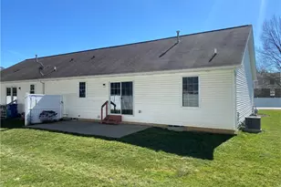 313 Abby Ln, Hartville, OH 44632 - Photo 2