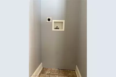 313 Abby Lane, Hartville, OH 44632 - Photo 6