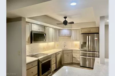 12550 Lake Avenue #904, Oakwood, OH 44107 - Photo 10