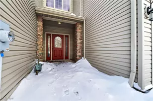 300 Lakewick Ln, Willowick, OH 44095 - Photo 6