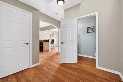 300 Lakewick Lane, Willowick, OH 44095 - Photo 8