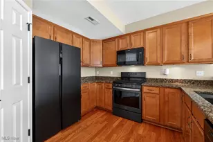 300 Lakewick Ln, Willowick, OH 44095 - Photo 12