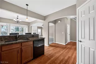 300 Lakewick Ln, Willowick, OH 44095 - Photo 2