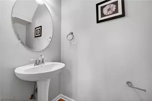 300 Lakewick Ln, Willowick, OH 44095 - Photo 16