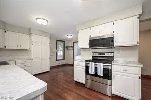 349 E Mennonite Rd, Aurora, OH 44202 - Photo 8