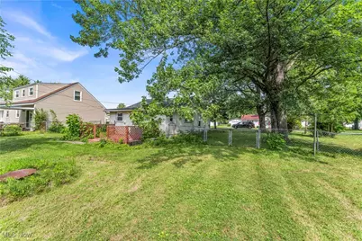 618 W Shore Boulevard, Sheffield Lake, OH 44054 - Photo 4