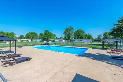 235 Chaucer, Elyria, OH 44035 - Photo 10