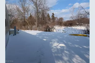 235 Chaucer, Elyria, OH 44035 - Photo 8