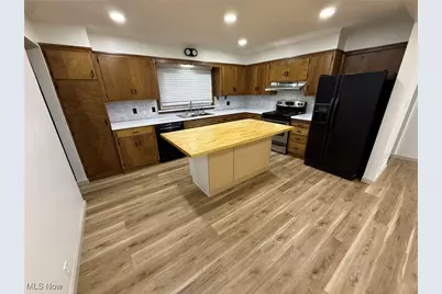 230 E 21st Street, Dover, OH 44622 - Photo 6