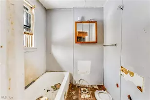 442 7th St SW, Warren, OH 44485 - Photo 8