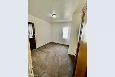 19031 Locherie Avenue, Euclid, OH 44119 - Photo 8