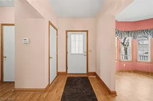 10304 Honeysuckle Ln, Grandview Heights, OH 44147 - Photo 4