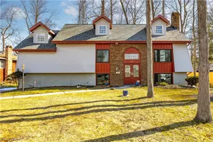105 Northwood Hollow Ct, Amherst, OH 44001 - Photo 2