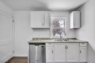 5100 Erwin St, Maple Heights, OH 44137 - Photo 8