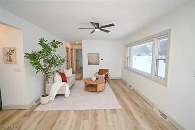 325 S Inglewood Avenue, Austintown, OH 44515 - Photo 6