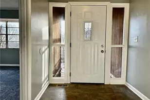 2526 Valley View Dr, Belpre, OH 45714 - Photo 2