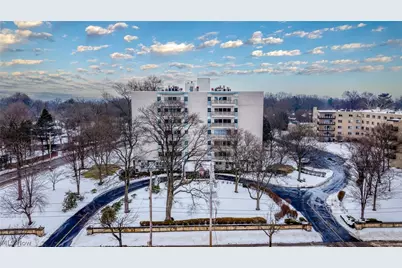 275 N Portage Path #7B, Akron, OH 44303 - Photo 2