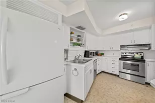 275 N Portage Path, Akron, OH 44303 - Photo 18