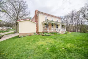 309 Donahey Ave NE, New Philadelphia, OH 44663 - Photo 2