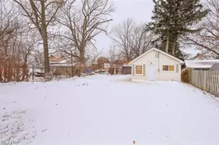 10904 Dixon Rd, Loveland, OH 44111 - Photo 2