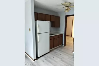 31 1/2 Elm Street #A2, Struthers, OH 44471 - Photo 6