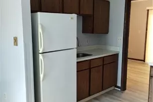 31 1/2 Elm St, Struthers, OH 44471 - Photo 6