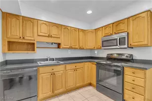 123 Shakespeare Ln, Avon, OH 44011 - Photo 6