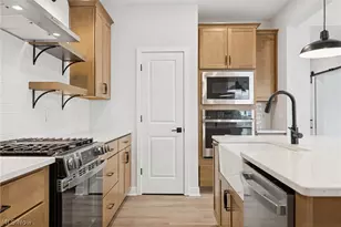 2164 Myla Wy, Amherst, OH 44001 - Photo 8