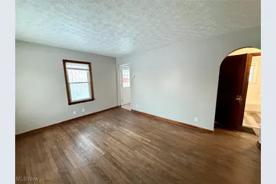 912 E Archwood Avenue, Akron, OH 44306 - Photo 2