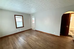 912 E Archwood Ave, Akron, OH 44306 - Photo 2