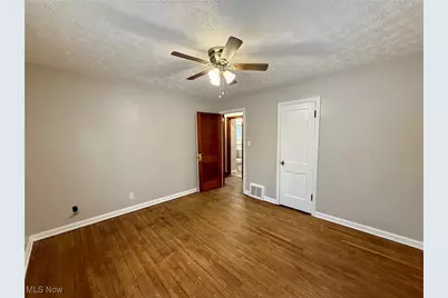 912 E Archwood Avenue, Akron, OH 44306 - Photo 10