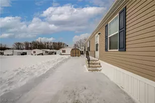 348 Robin Dr, Elyria, OH 44035 - Photo 4