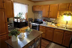 9155 Linden Cir, Windham, OH 44288 - Photo 8