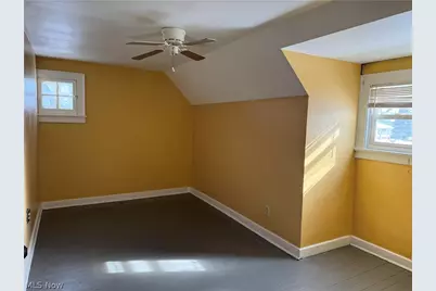 466 N Hazelwood Avenue, Youngstown, OH 44509 - Photo 2